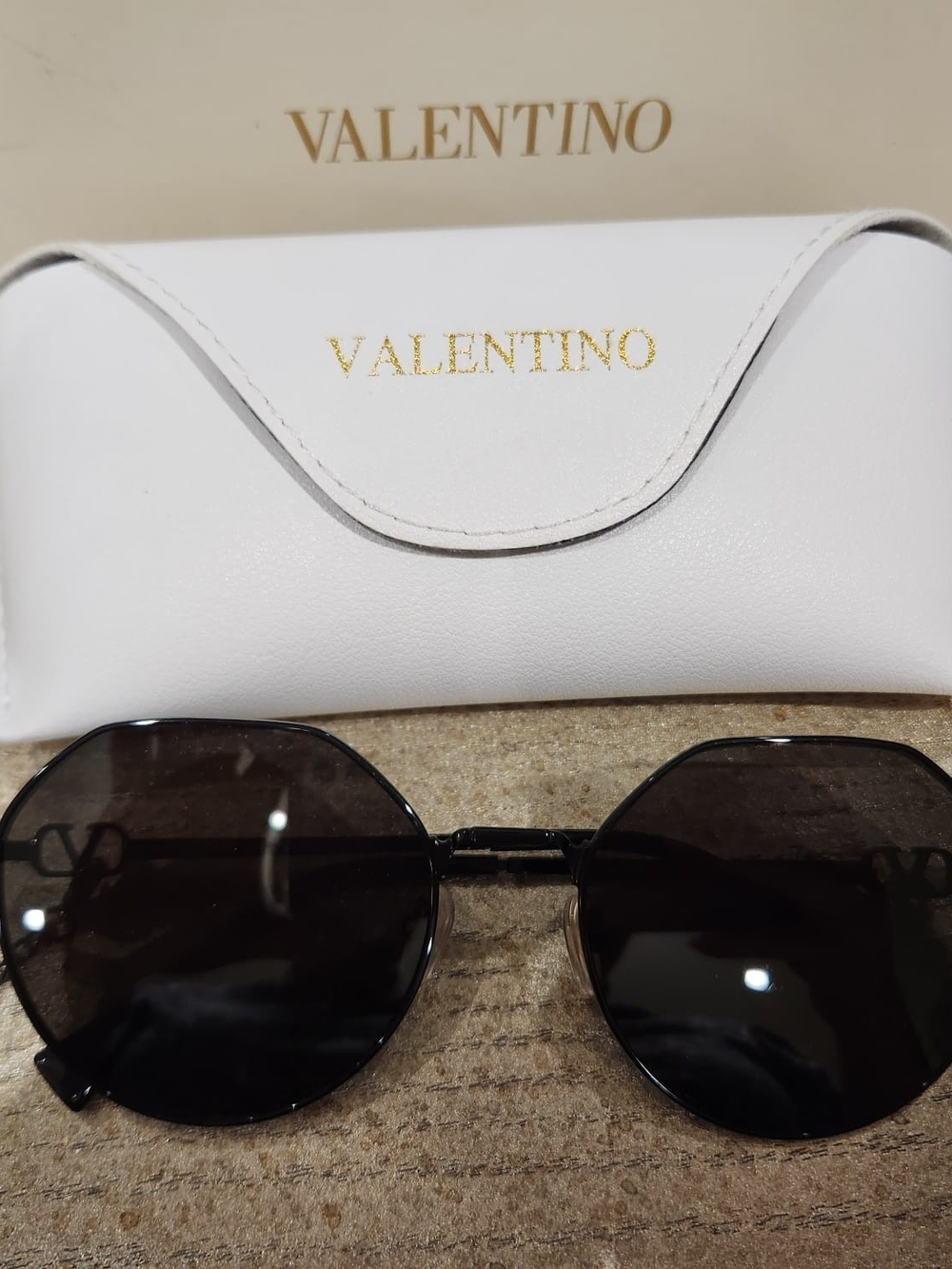 Valentino Garavani Octagonal Sunglasses with VLogo Chain black NWT - Picture 2 of 2